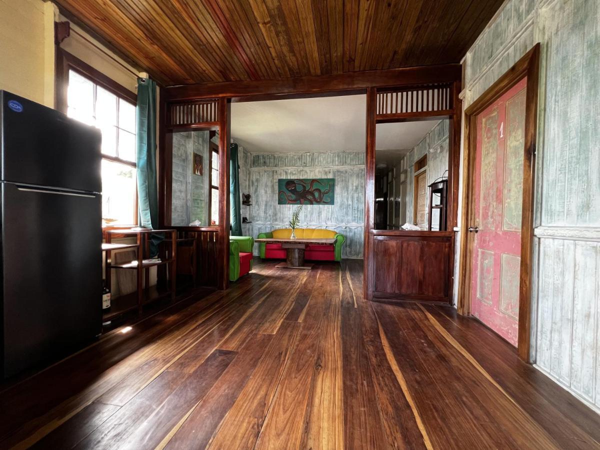 Old Bocasso Vandrerhjem Bocas del Toro Eksteriør bilde